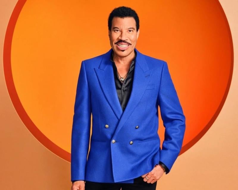 Lionel Richie is an American artist, musician, music producer, and television judge. His full name is Lionel Brockman Ritchie Jr., and he was born on June 20th, 1949 in the United States.2