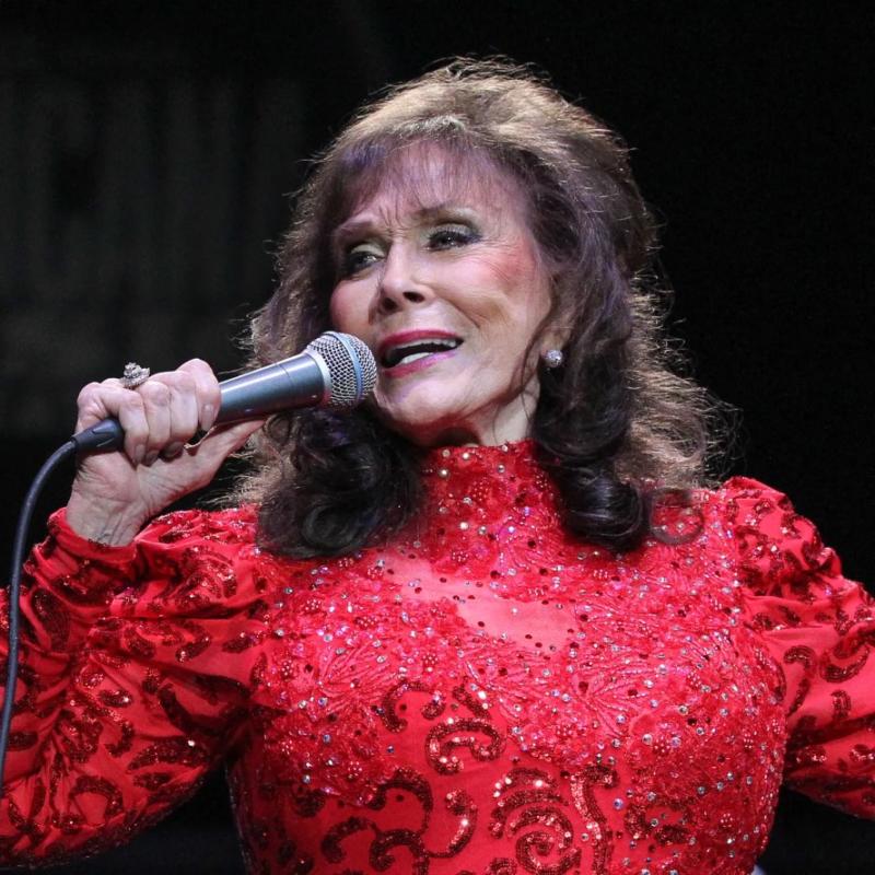 Loretta Lynn was a famous singer and songwriter from the United States. She had a long life, having lived from April 14, 1932, to October 4, 2022, before passing away.