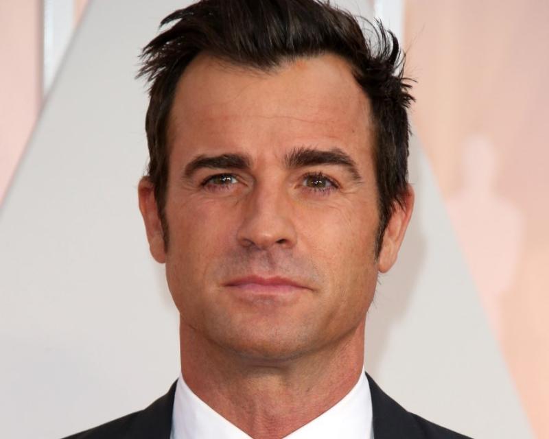 Justin Theroux is an actor from the United States who works in movies and on TV. Justin Theroux was born on August 10, 1971, and his full name is Justin Paul Theroux.