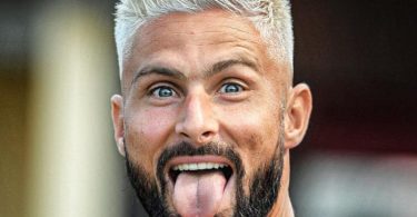Oliver Giroud is a professional football player from France. His current teams include AC Milan of Serie A and the French national team. Olivier Jonathan Giroud is his full name.