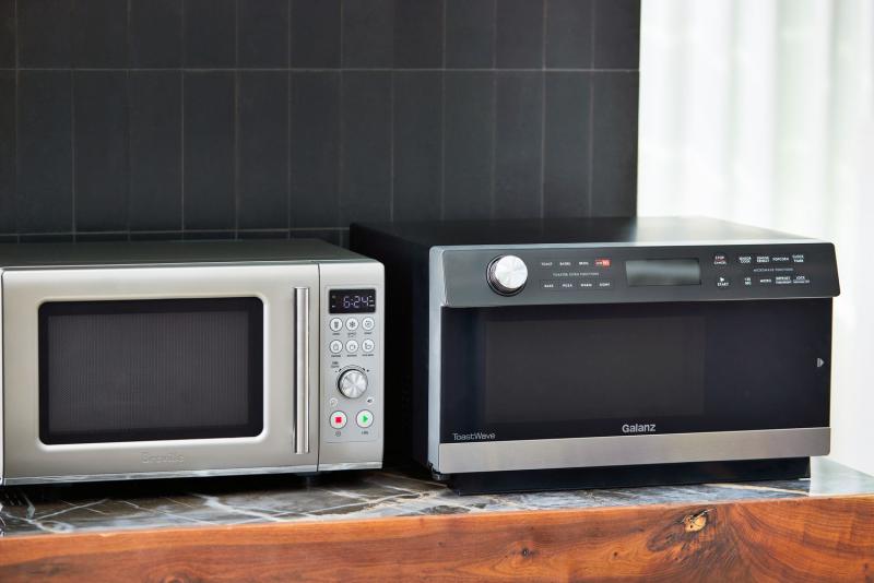 Microwaves and ovens are usually used for comparable objectives since they are generally confused. A microwave is a machine used in the kitchen for the primary purpose of heating food. At the same time, an oven is known as a thermally insulated chamber for warming and baking food items. This is a part of the primary difference between microwaves and ovens.