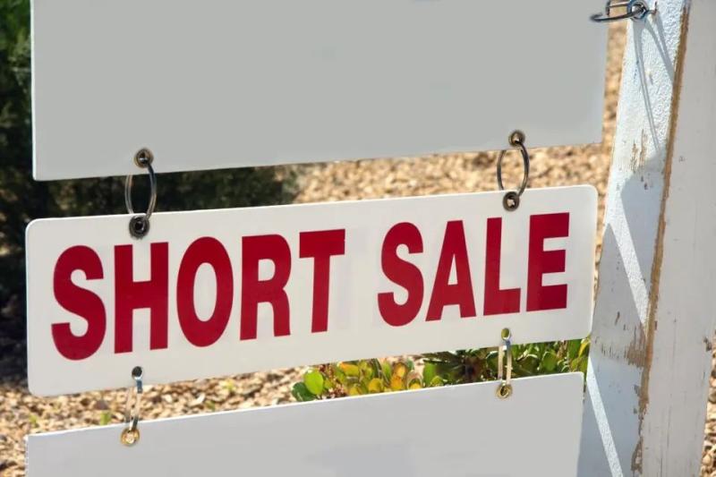 Short sale and foreclosure are two feared phrases that any home lessor would not want to hear. As well, does any lender desire to utilize any of these devices? However, using these or one of the two turns out to be very important when a home lessor defaults on the expenditure of EMI to the bank where he has acquired a home loan. Since banks possess the papers of the property as collateral, they may conjure one of these two devices to protect the capital they had given out and the interest that has augmented. Banks are not in the trade of marketing properties and are more interested in collecting back the funds they lent. However, if the occurrences are such that they sense the home lessor may not be able to reimburse their funds, they fall back to these alternatives.
